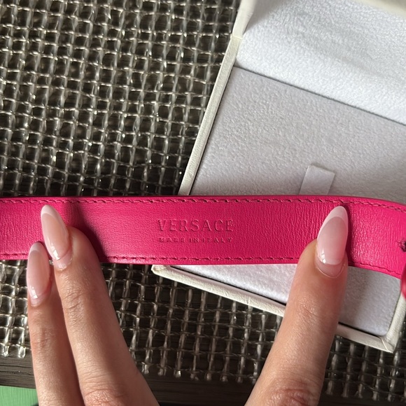 Versace Fuchsia Leather Bracelet with Gold Medusa- brand new - Picture 4 of 5